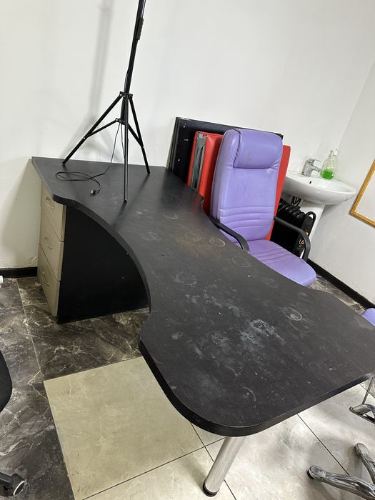 Продается маникюрный стол