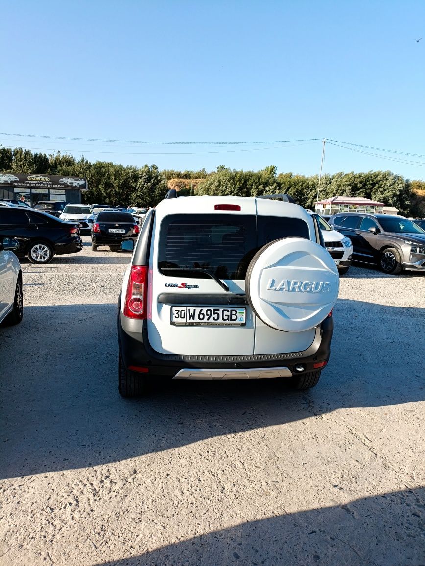 Lada Largus Cros