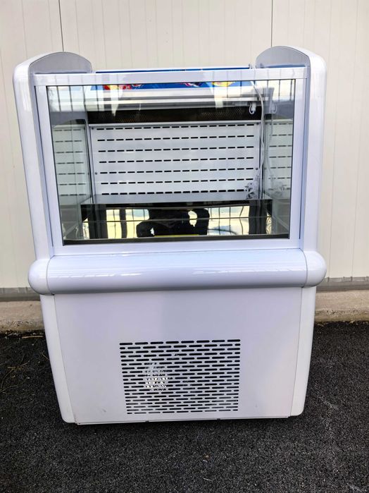 Хладилна витрина 90литра, CF-90