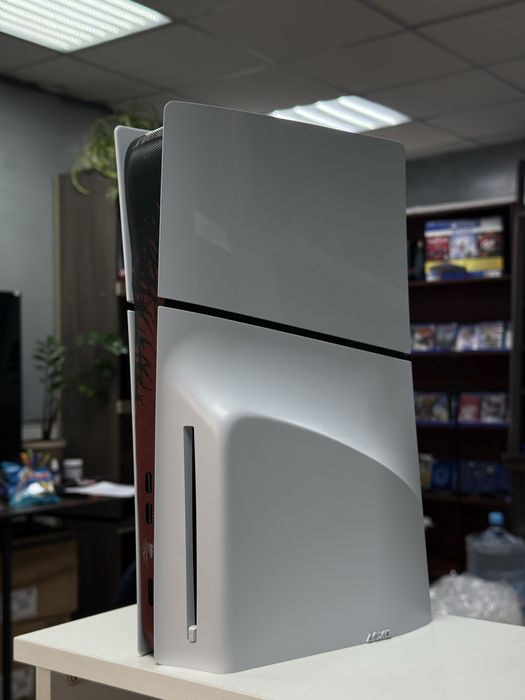 Sony PlayStation 5 Slim в идеальном состоянии + игры в подарок