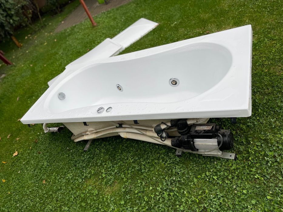 Vând cada cu jacuzzi