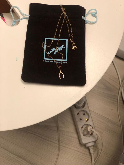 Colier elegant cu potcoavă din aur 18К cu diamante