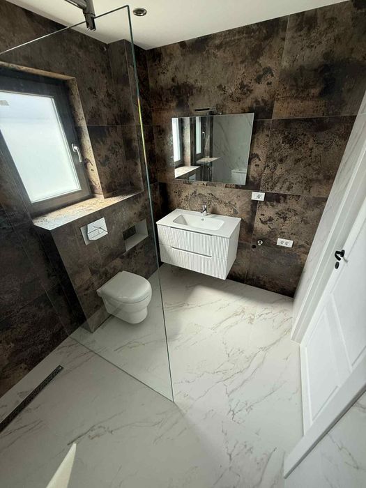 Închiriez casă tip duplex