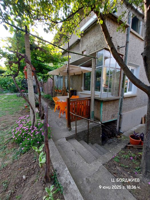 Имот с двуетажна къща, с гараж, Център, град Горна Оряховица