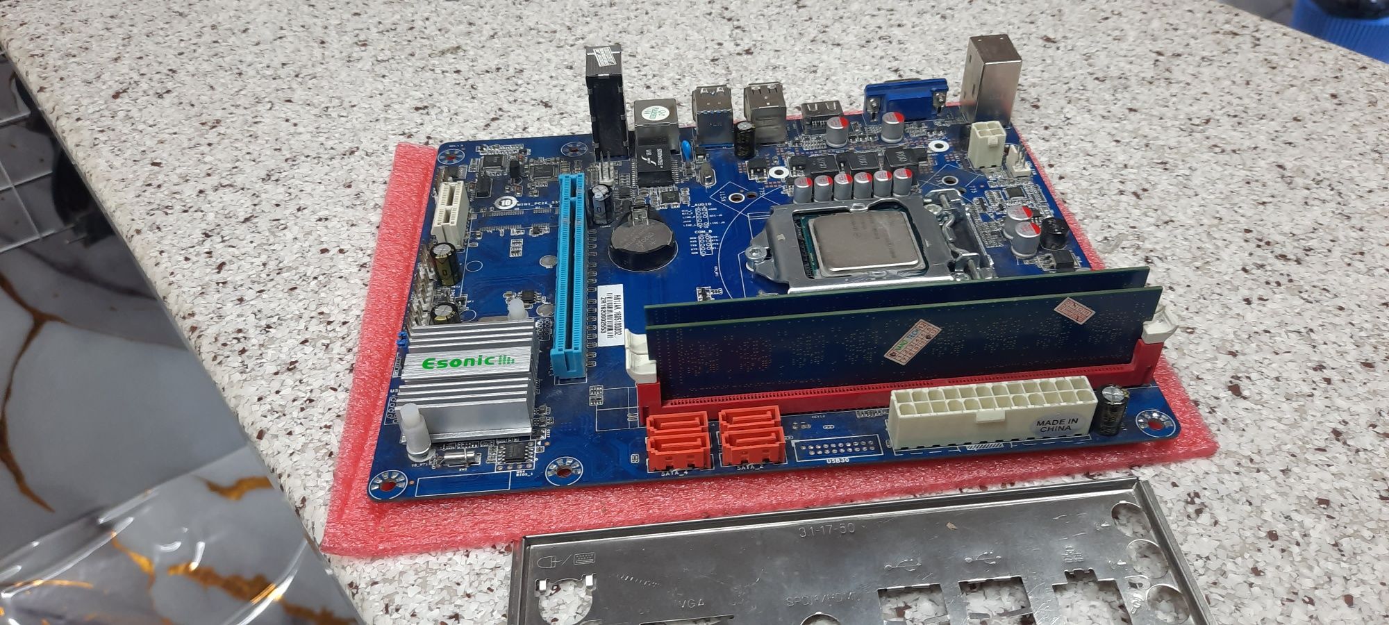 H81 esonic + Ram 4 Gb