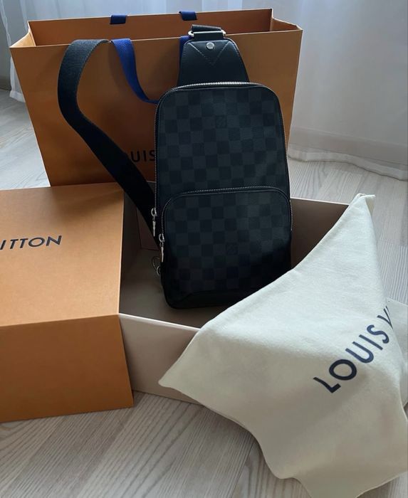 Чанта Louis Vuitton Avenue Sling Bag – Monogram Eclipse Canvas