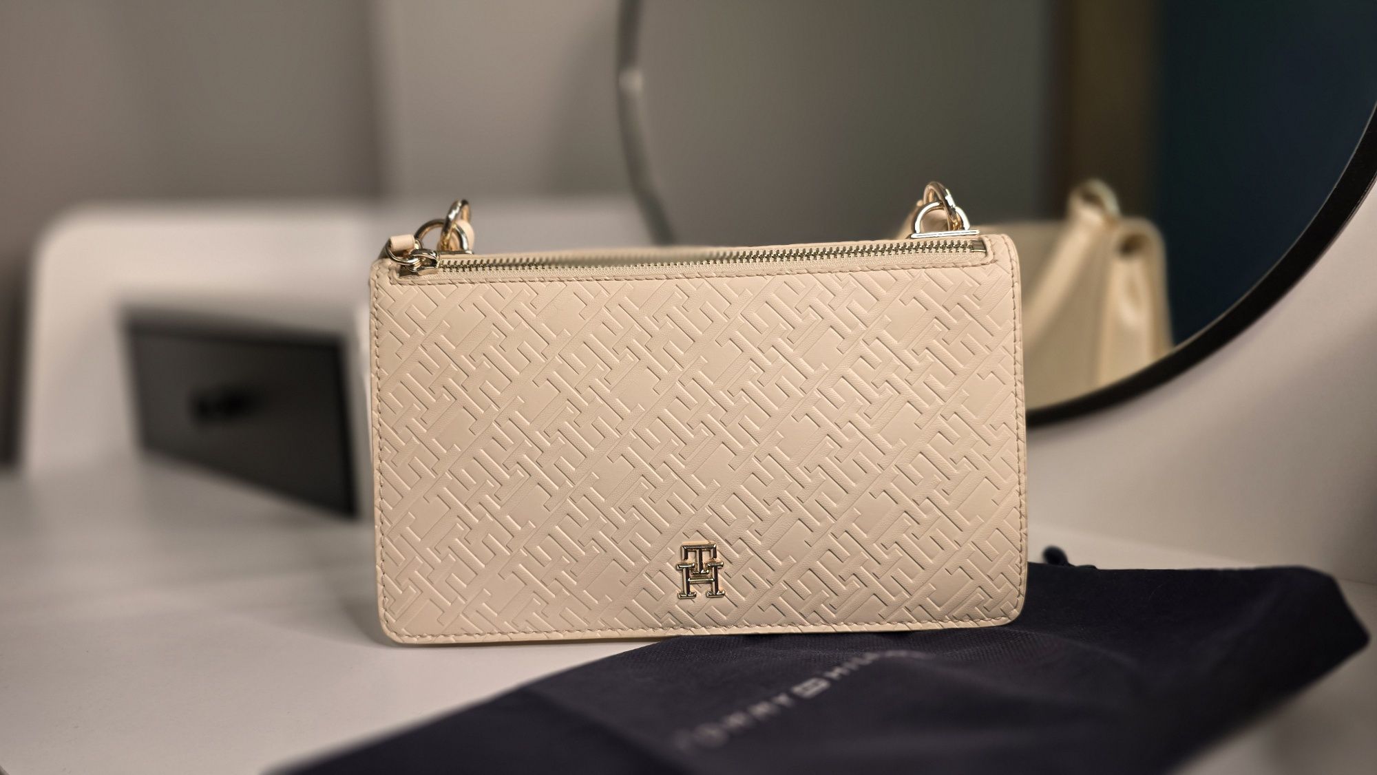 ОРИГИНАЛНА чанта Tommy Hilfiger. Като нова.