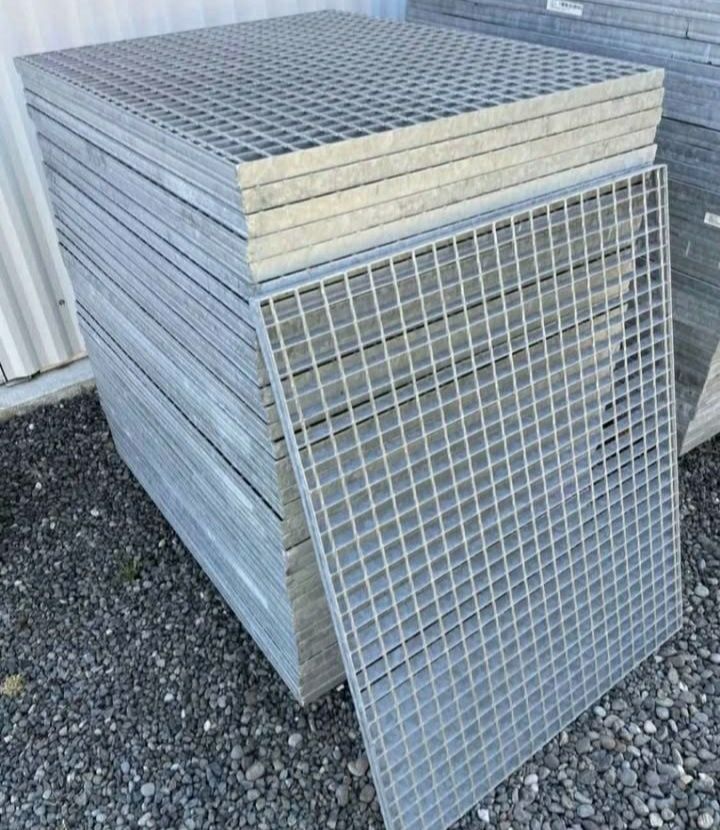 Vand gretare zincate si trepte zincate