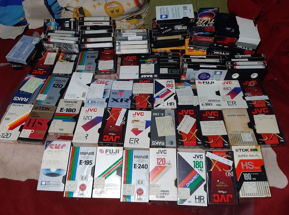 Vând casete video filme vechi traduse vocal în stare bună