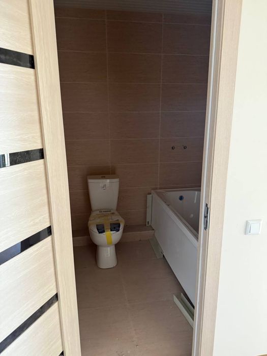 sergile moshina bozor mostini yonida Turon avtosalon yonida