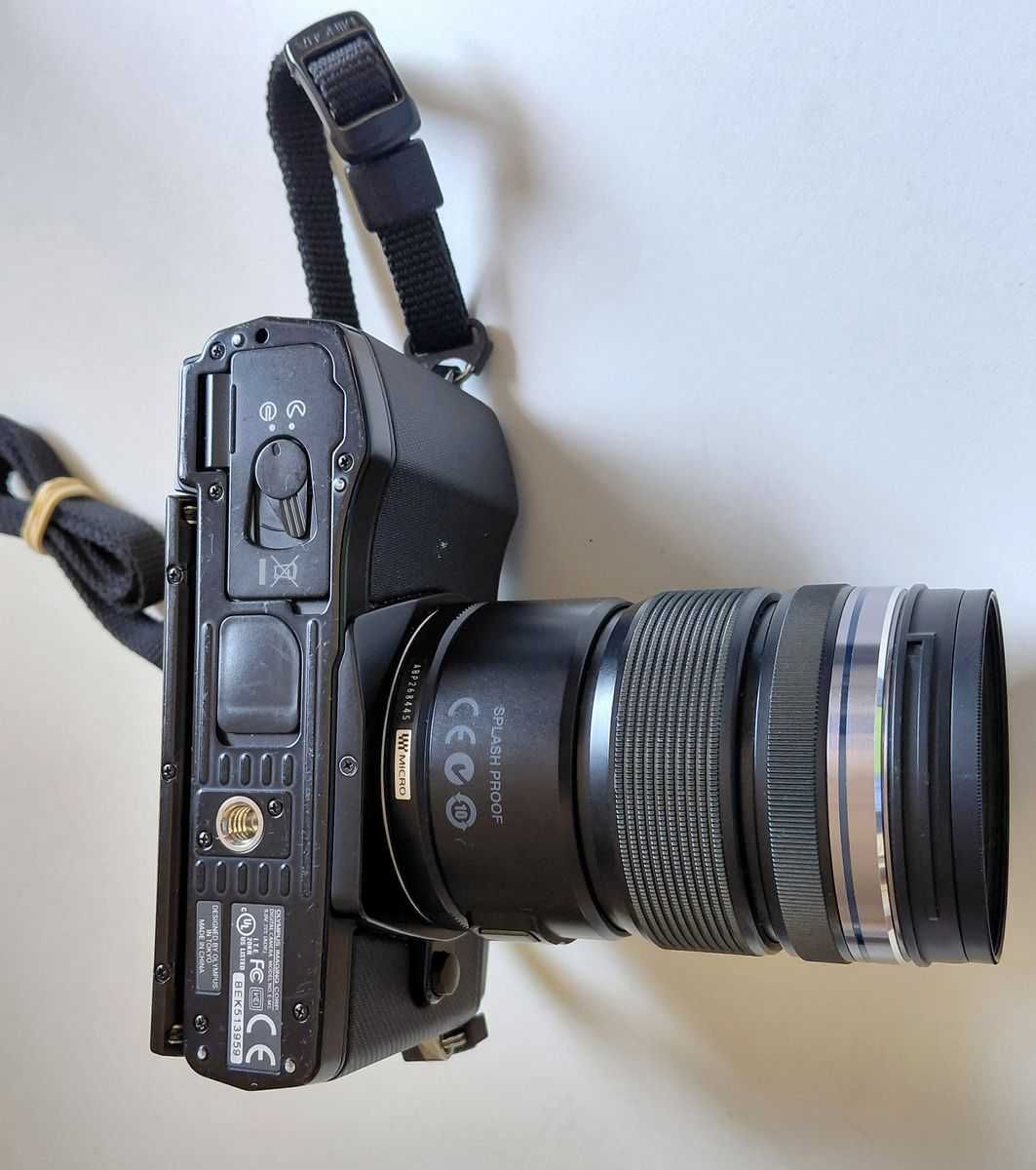 Olympus OM-D E-M5 + 3 обектива. Цената е за комплект.