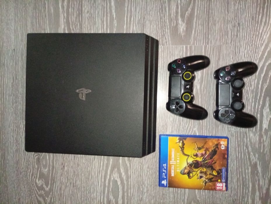 Продаю срочно пс4 про полный комплект+ подписки