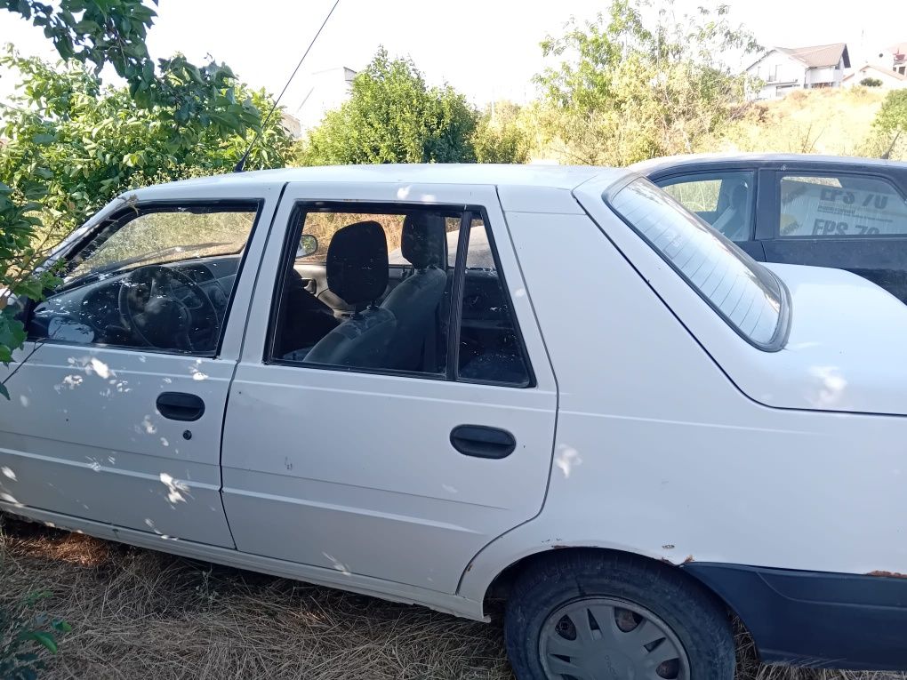 Vând Dacia Solenza