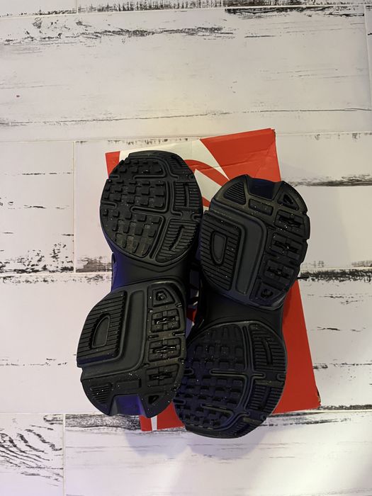 Adidasi nike v2k run