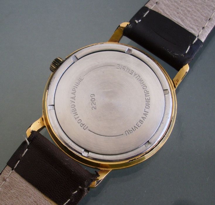 Съветски механични ръчни часовници Столичные и Восток