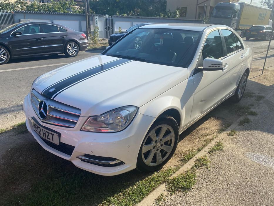 Vând Mercedes c220