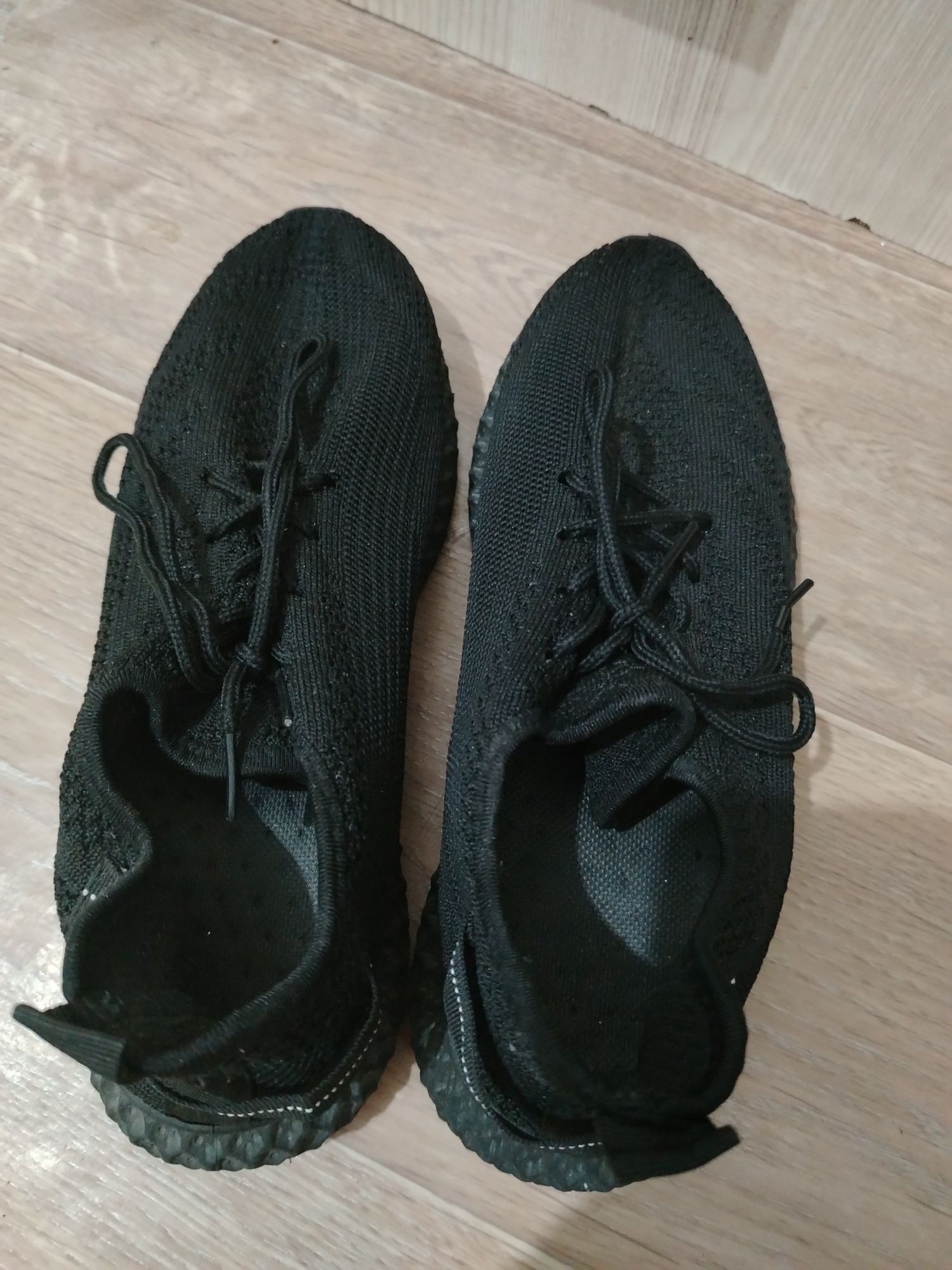Чёрные летние кроссовки 41 размера