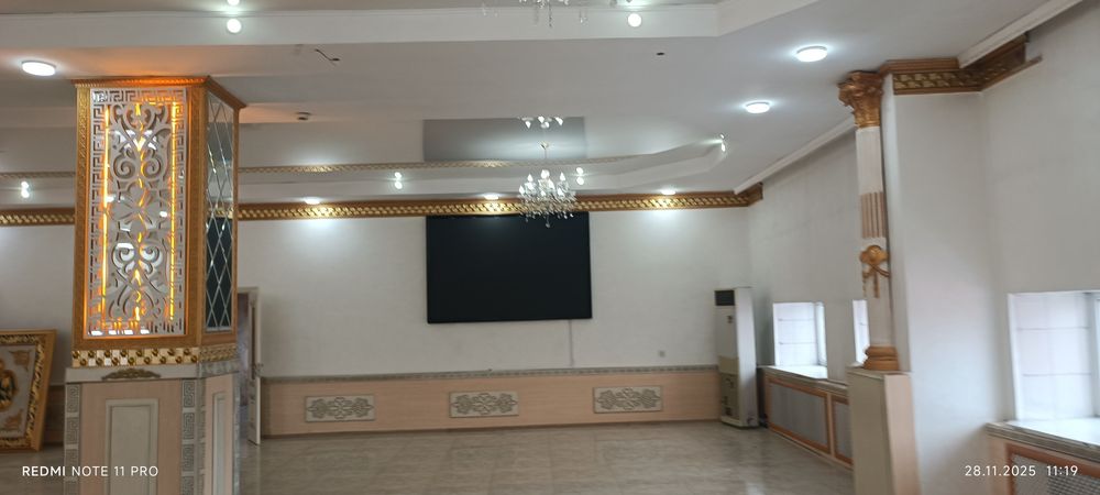 Лэд экран 2.5Р  очень высокого качества.