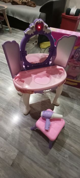 Музикална детска тоалетка с принадлежности!