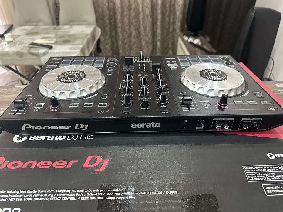 Pioneer DDJ-SB3/ DJ контролер/