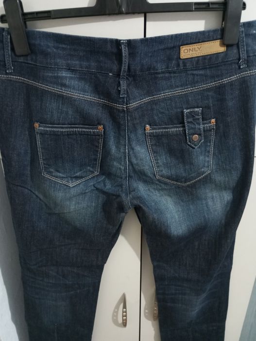 Blugi de damă mărimea 40