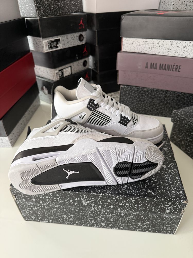 Jordan Retro 4 Military Black