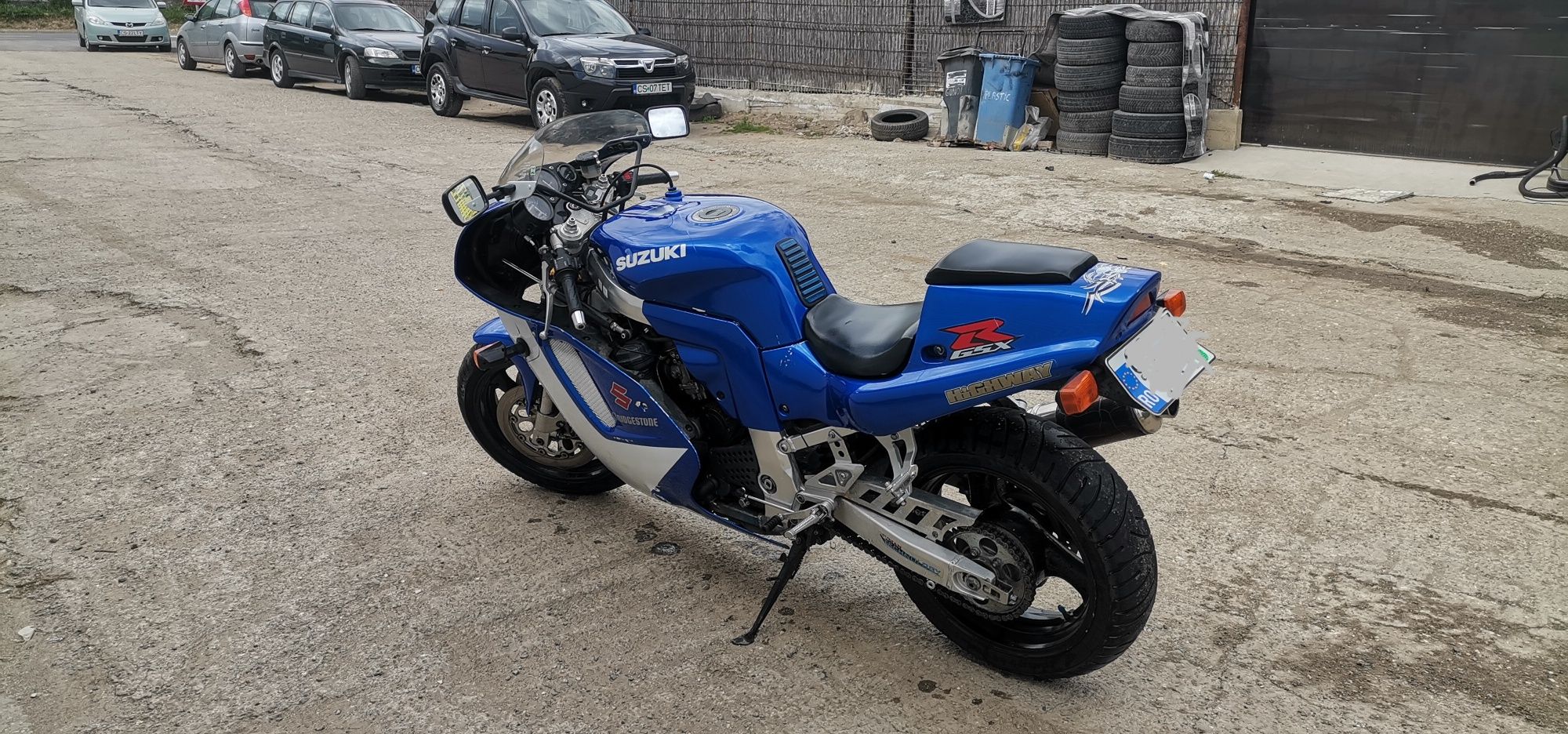 Suzuki gsxr 750.