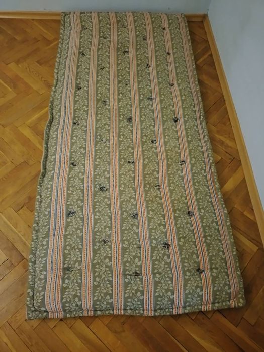 Нов ,единичен дюшек