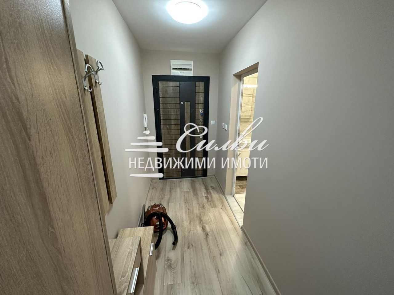 Дава се под наем Тристаен апартамент в Шумен, Тракия - 90 кв.м за 408 € - Снимка #5