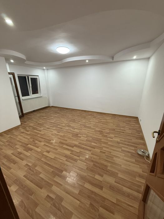 Apartament 3 camere, etaj 1, renovat, cartier 1 Mai