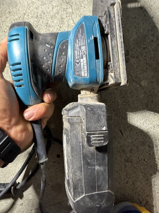 Makita aparat de slefuit cu vibratii