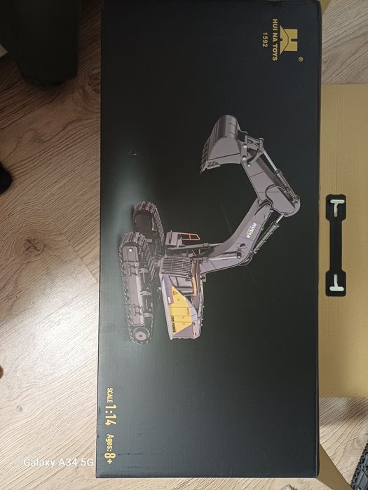 Huina excavator  1:14