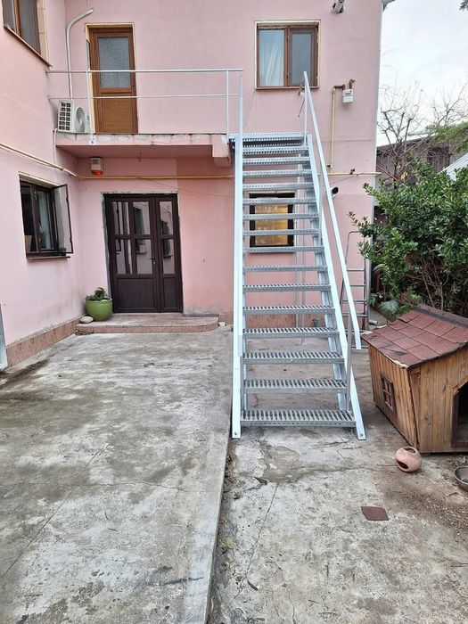 Scări metalice galvanizate la orice demisiune asiguram transport ori u