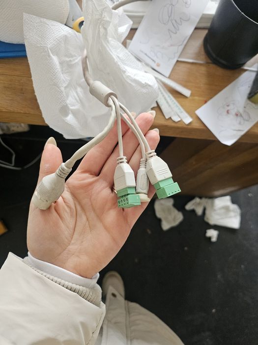 Камера бяла HIKVISION