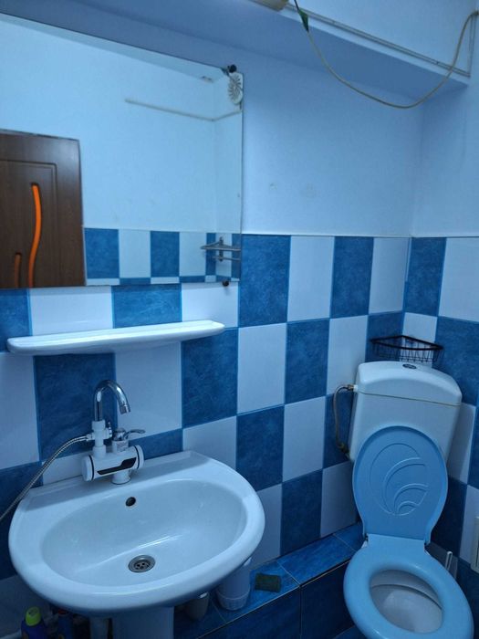 Ofer spre închiriere garsonieră în zona centrală