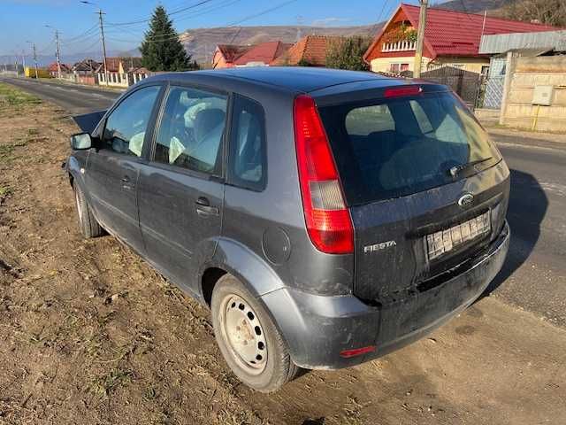 Dezmembrez Ford Fiesta 2004 1.3 benzina 51kw 70cp,A9JA