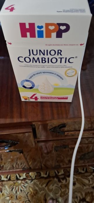 Vand pempars nr 8 si 4 cutii cu lapte praf