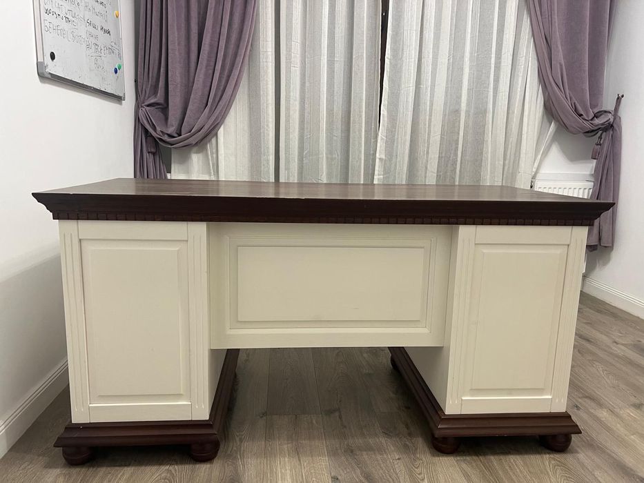 Vând birou din lemn