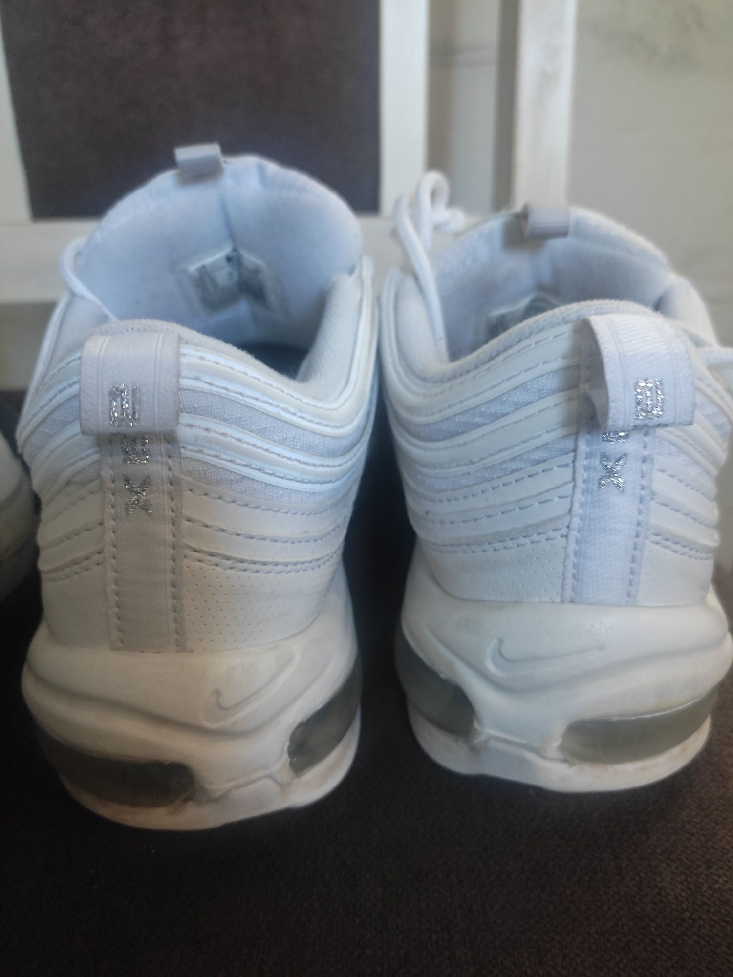 Nike Air Max 95,кожа и текстил 37/5също бели и черни номер 40