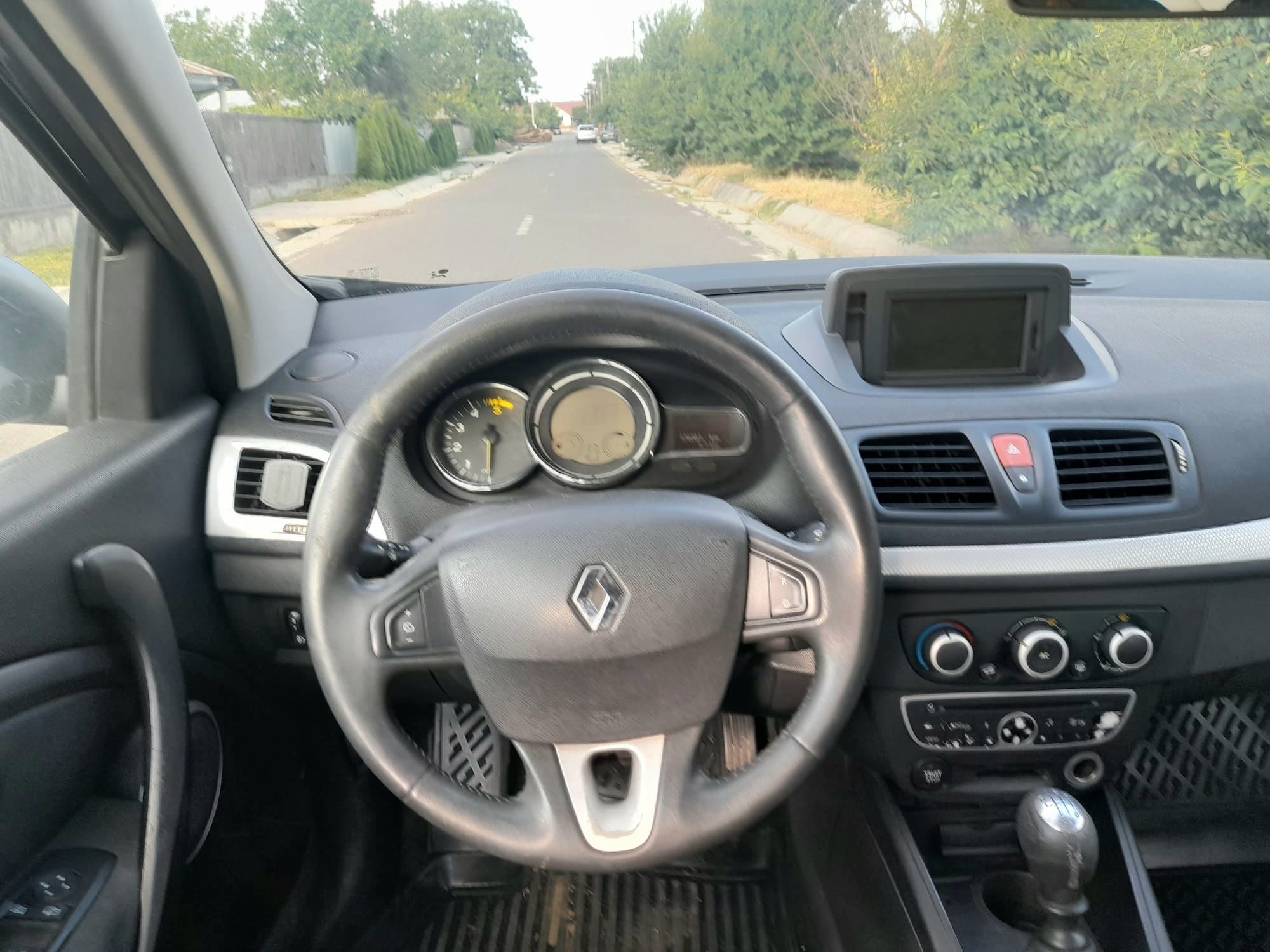 Renault  megane   1,5  DCI  2011  RECENT  ADUS