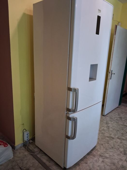 Продавам хладилник BEKO 475 литра