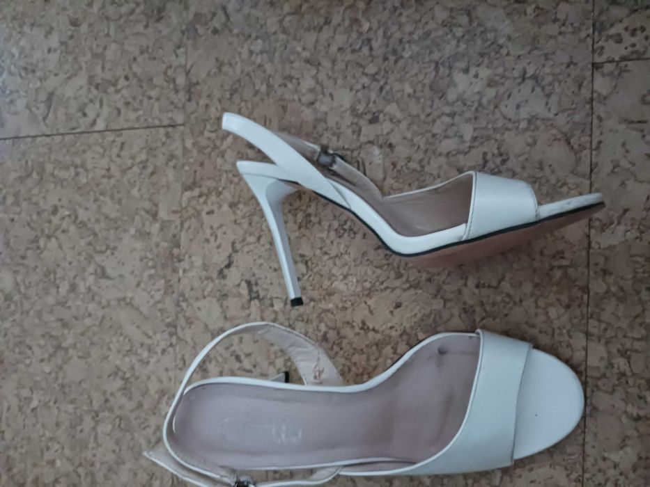 Продавам сандали маркови