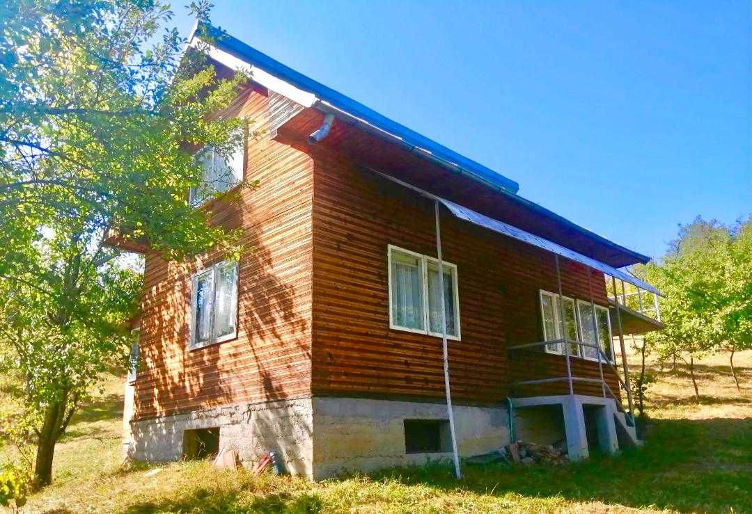 CABANA + TEREN intravilan 5000m2 in com. Runcu, Jud. Valcea