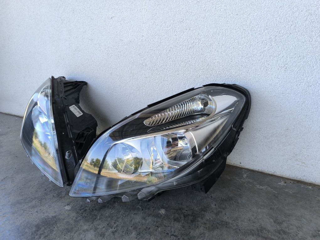 Mercedes-Benz B-класа,W246,комплект фарове+крушки