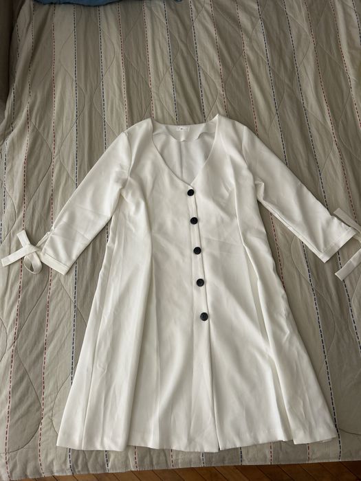 Бяла рокля с копчета