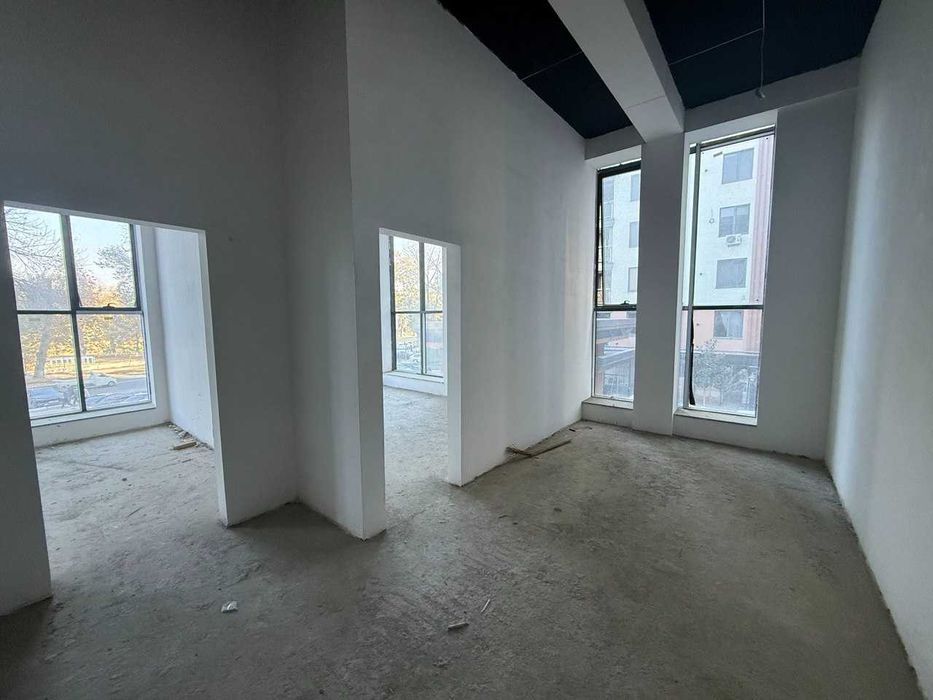 Сдается отдельно стоящие здание вдоль 1 линии Юнус Абад 7 квартал SH83