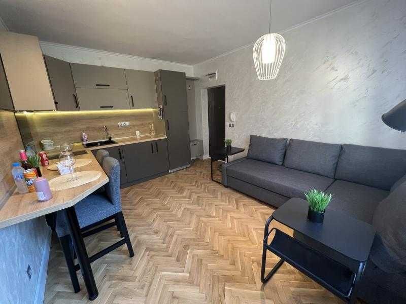 Дава се под наем Двустаен апартамент в Бургас, Център - 55 кв.м за 408 € - Снимка #1