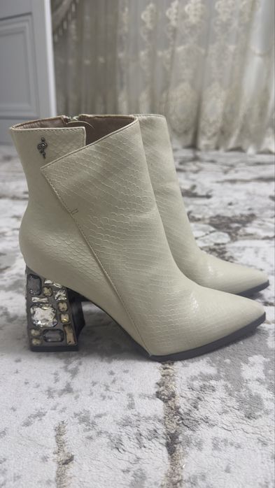 Сапоги продаются новые вообще не надеты