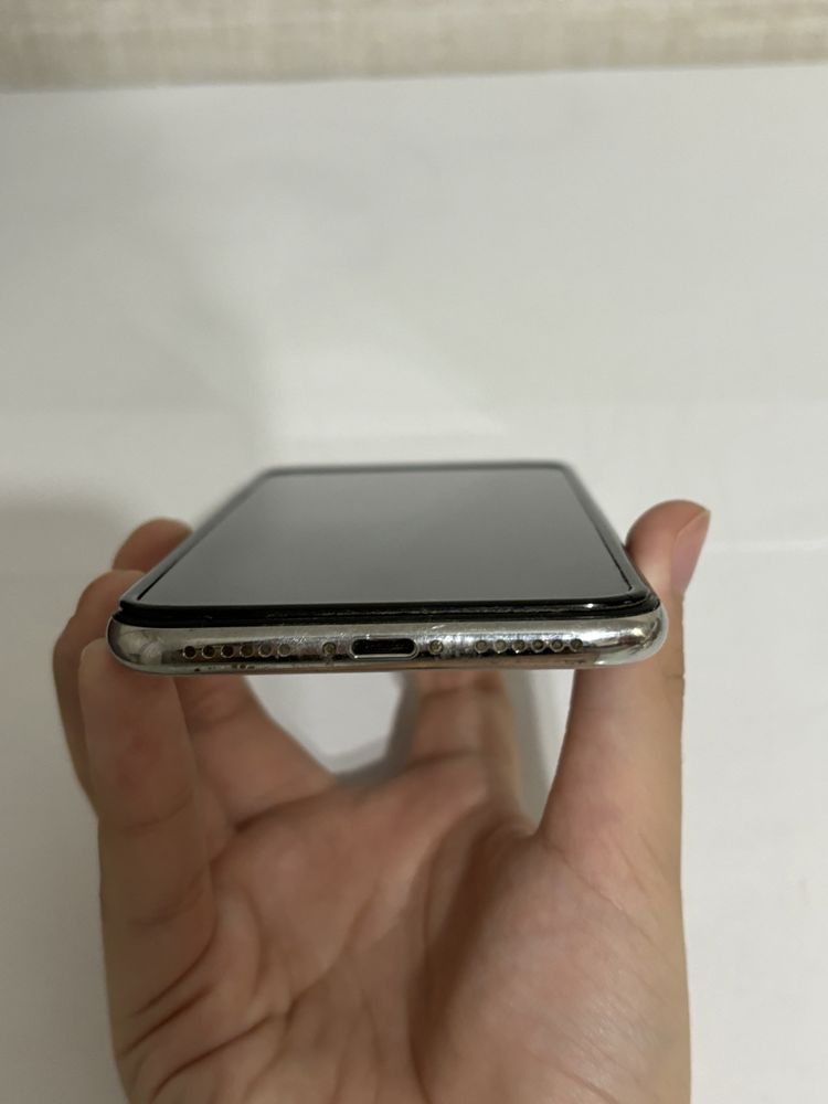 Продам iPhone X в отличном состоянии
