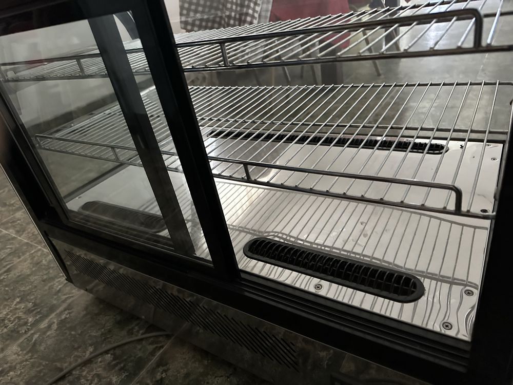 Vitrina calda si rece